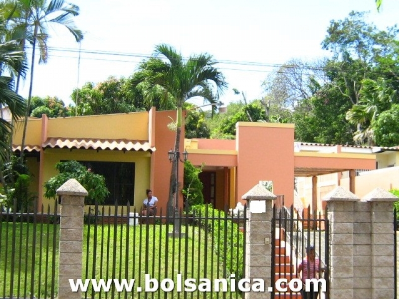 Venta Casa en los Altos de Santo Domingo, Managua