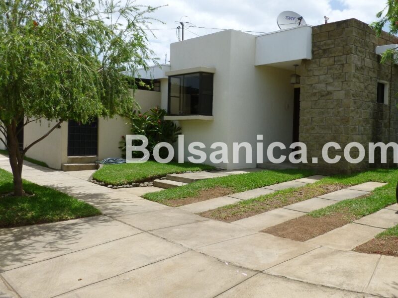 Venta de casa en Las Colinas, Managua