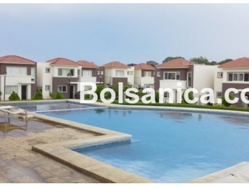 Venta de Casa en Condominio en Las Colinas, Managua