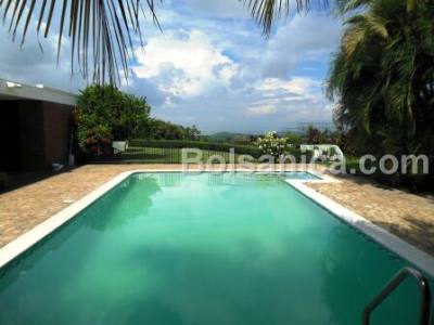 Se alquila / vende mansión en carretera sur, Managua