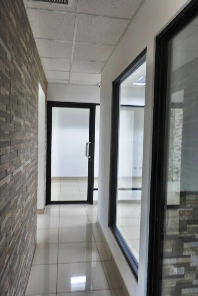 Alquiler de Oficina en Edificio Corporativo, Jean Paul Genie - foto 8