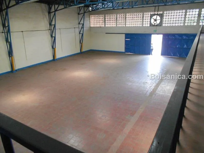 Alquiler de Bodega con Oficina 1240 m2 Carretera Norte - foto 4