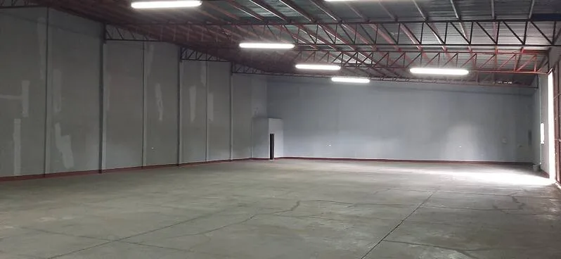 Se alquila Bodega de 800 m2 carretera norte - foto 2