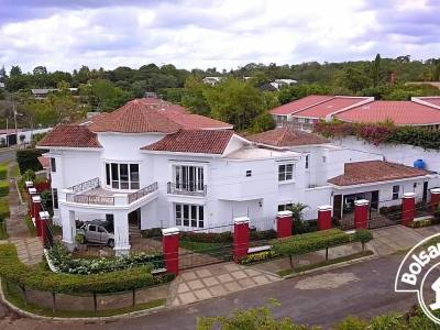 Venta de casa en Santo Domingo, Managua. 