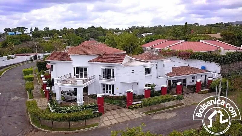 Venta de casa en Santo Domingo, Managua. 