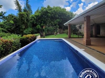 Alquiler de Casa en Carretera Sur dentro de Condo, Managua