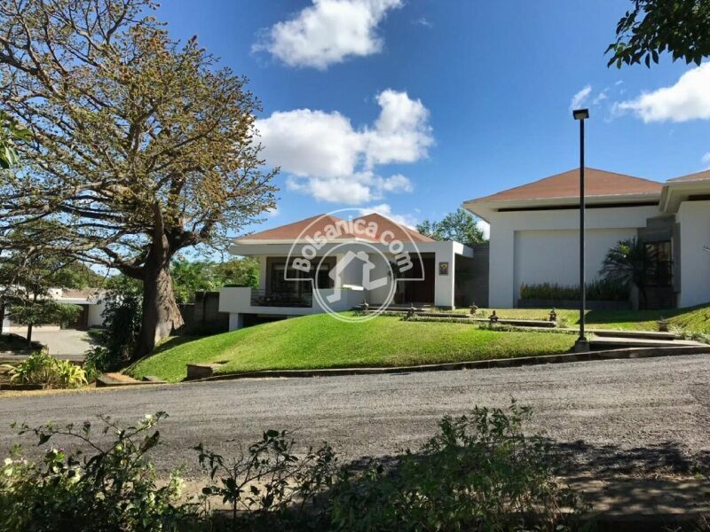 Alquiler de Casa en Condominio Mirador de Santo Domingo