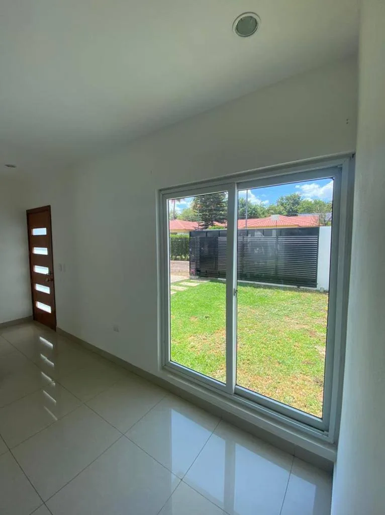 Alquiler o Venta de Casa en las Colinas - foto 11