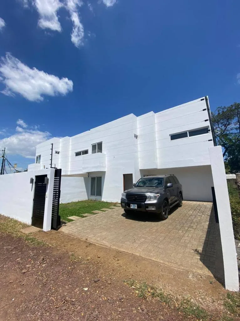 Alquiler o Venta de Casa en las Colinas - foto 4