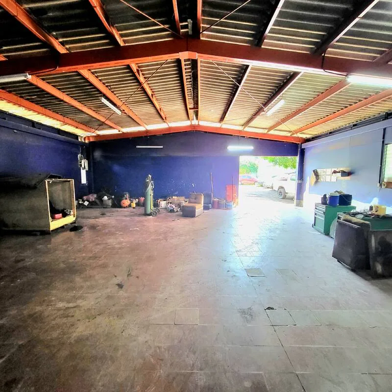 Alquiler bodega 550 M2 con 2500 v2, zona ENEL CENTRAL 