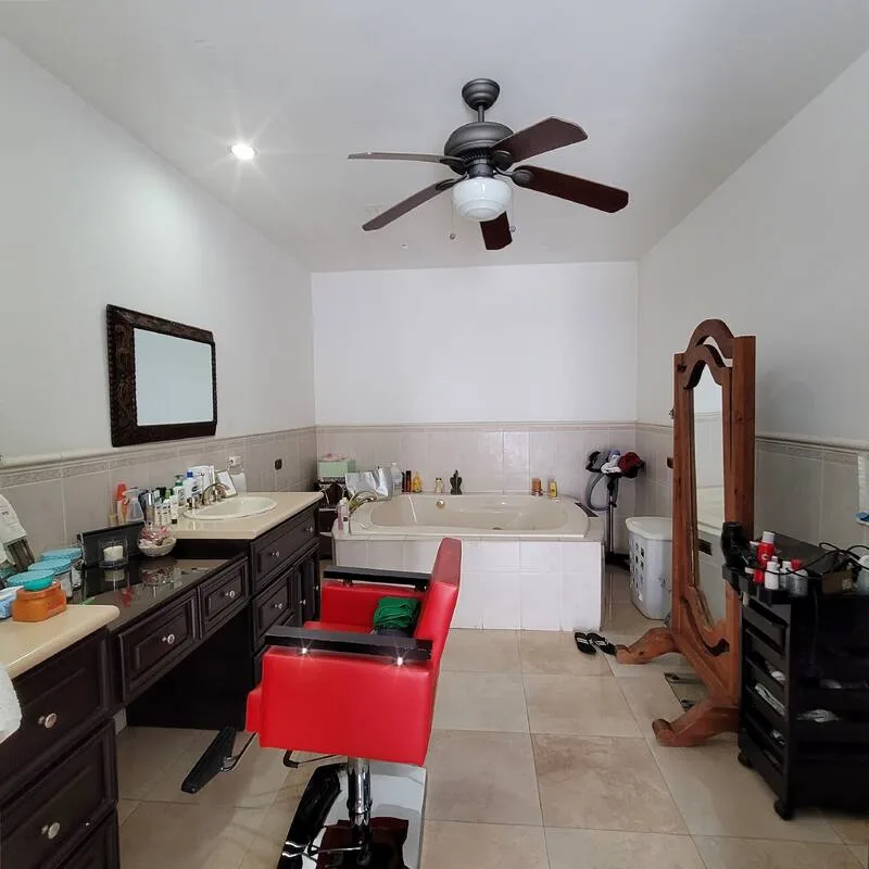 Venta de casa en Los Robles, Managua - foto 3