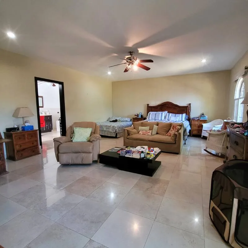 Venta de casa en Los Robles, Managua - foto 2