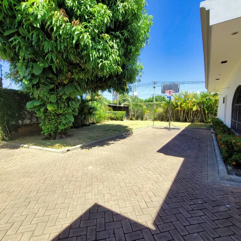 Venta de casa en Los Robles, Managua - foto 5