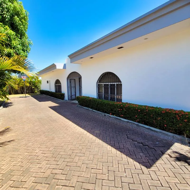 Venta de casa en Los Robles, Managua