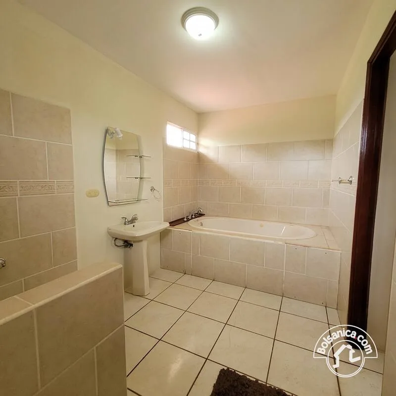 Venta de casa en Carretera Masaya Km13 - foto 6