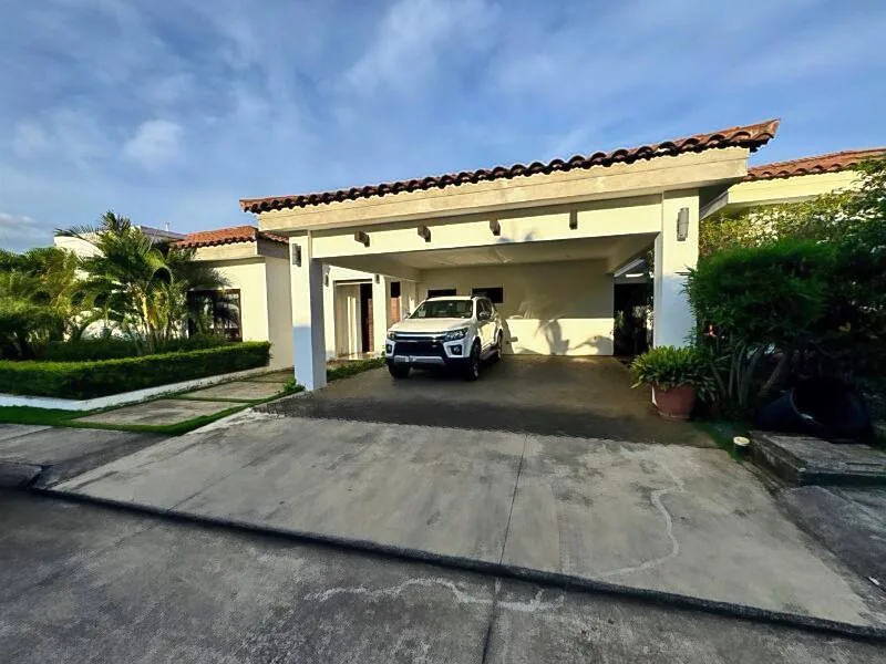 Venta de casa en Santo Domingo, Managua 
