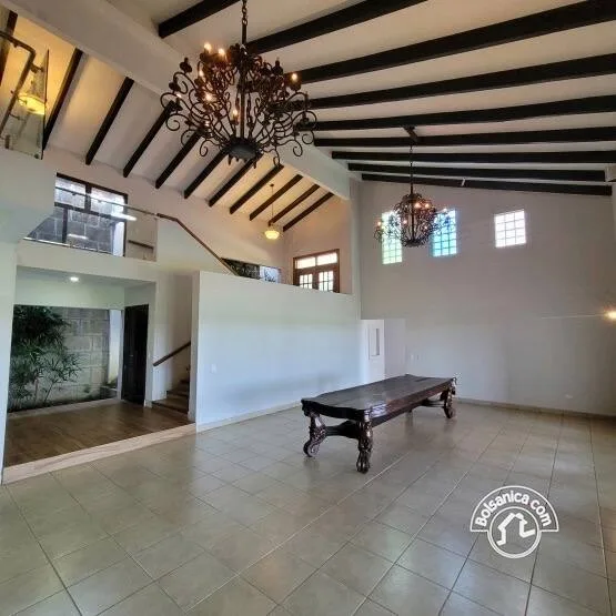 Venta de casa en Valle de Luna - foto 4