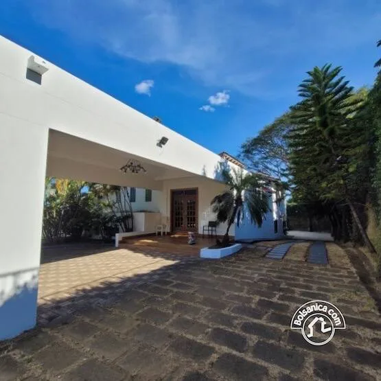 Venta de casa en Valle de Luna - foto 2