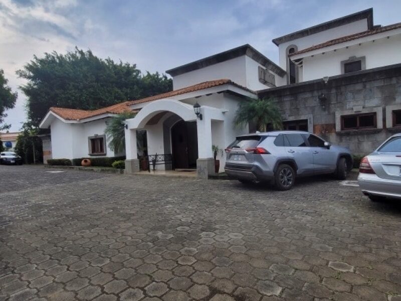 Alquiler de casa en Villa Fontana Sur, Managua