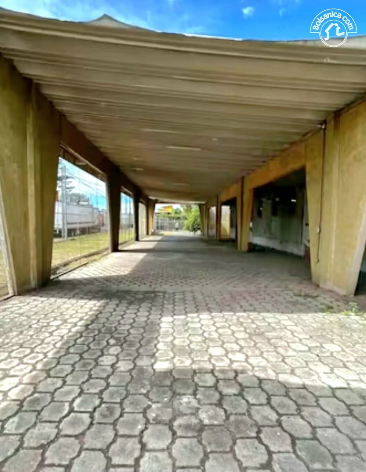 Venta de local comercial en Acahualinca, Managua, foto 1