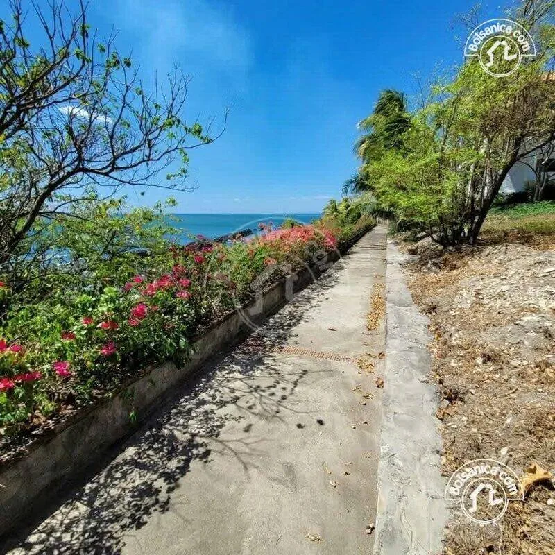 Venta de Terreno en Playa Hermosa en Condo - foto 3