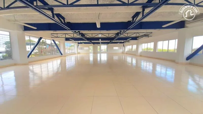 Se rentan oficinas en edificio corporativo
