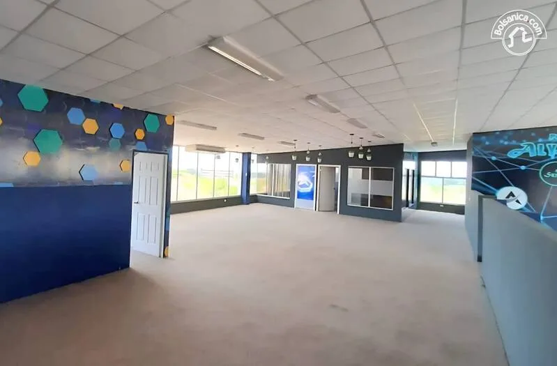Se rentan oficinas en edificio corporativo - foto 8
