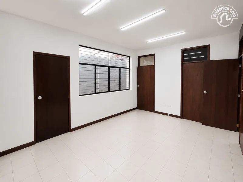 OFICINAS EN RENTA EN ZONA CÉNTRICA DE MANAGUA - foto 8