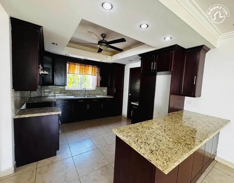 Casa en alquiler en Las Colinas - foto 4
