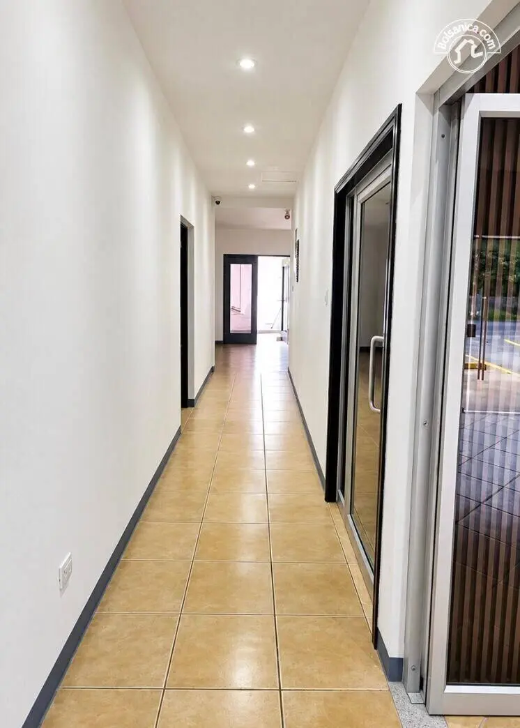 Alquiler de oficina en Las Colinas, Managua, foto 8