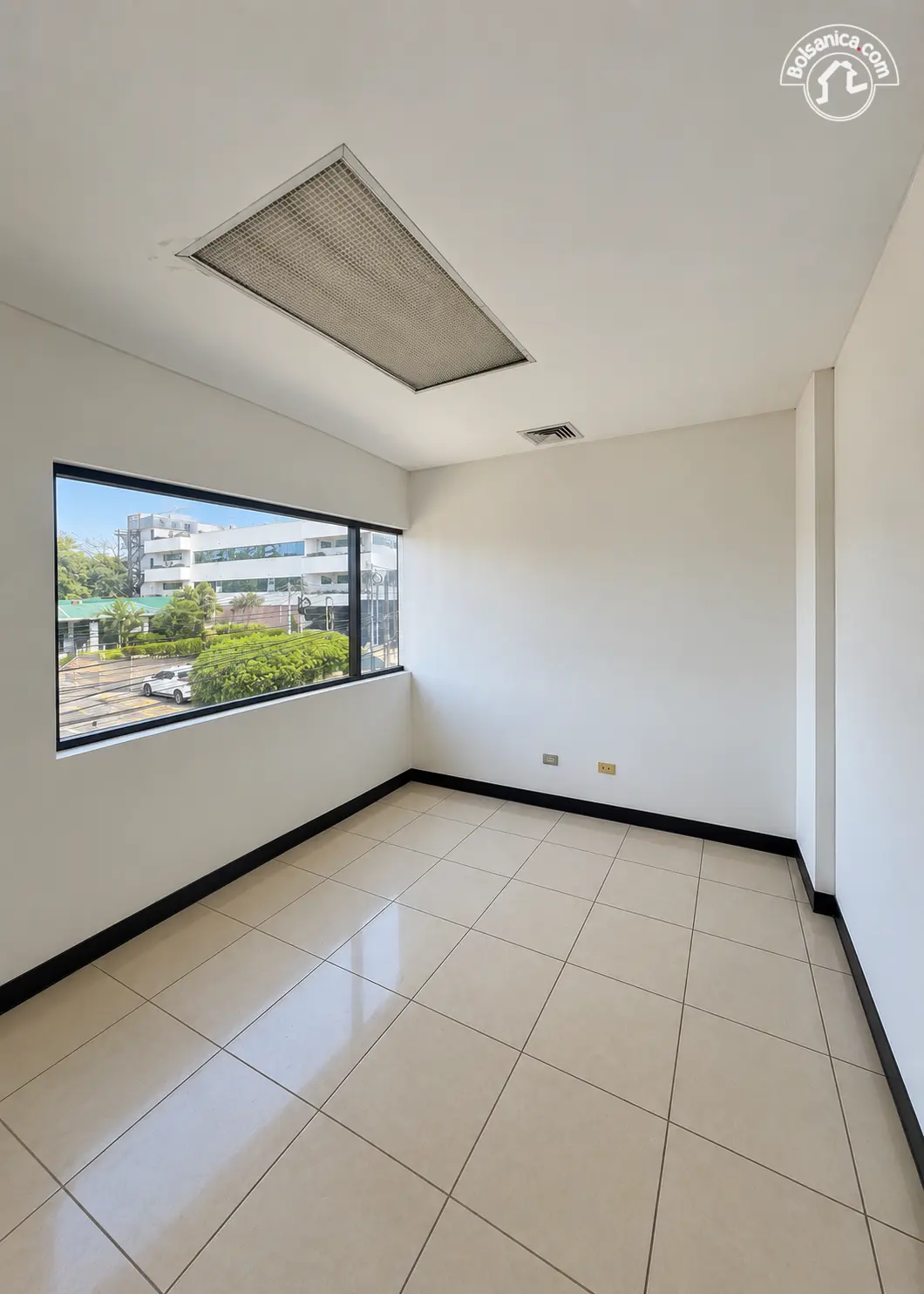 Alquiler de oficina en Altamira, Managua, foto 10