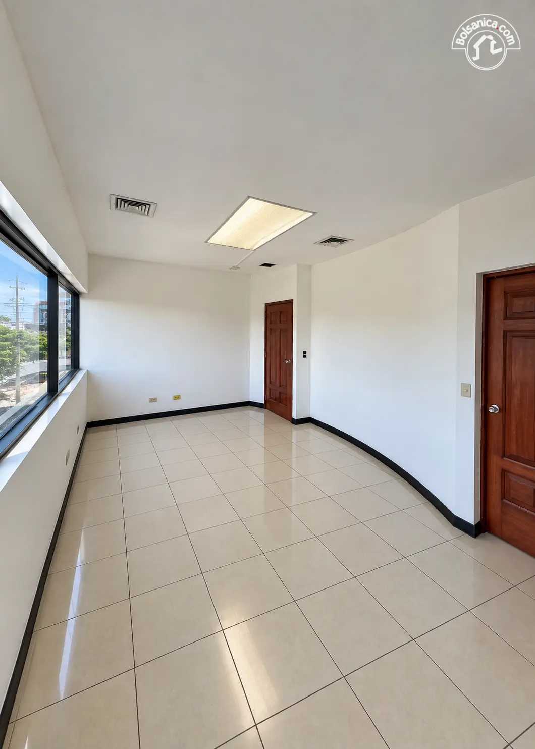 Alquiler de oficina en Altamira, Managua, foto 5