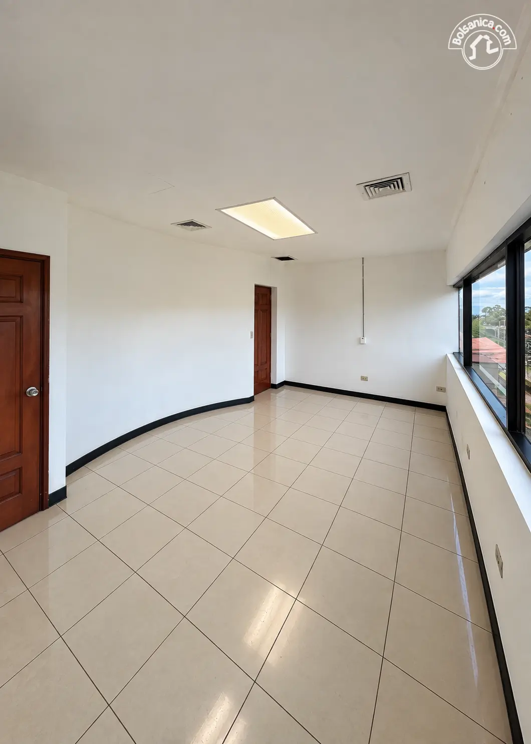 Alquiler de oficina en Altamira, Managua, foto 4