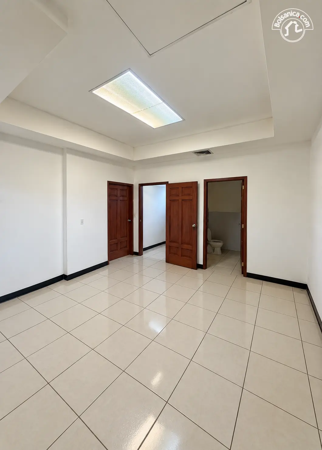 Alquiler de oficina en Altamira, Managua, foto 9