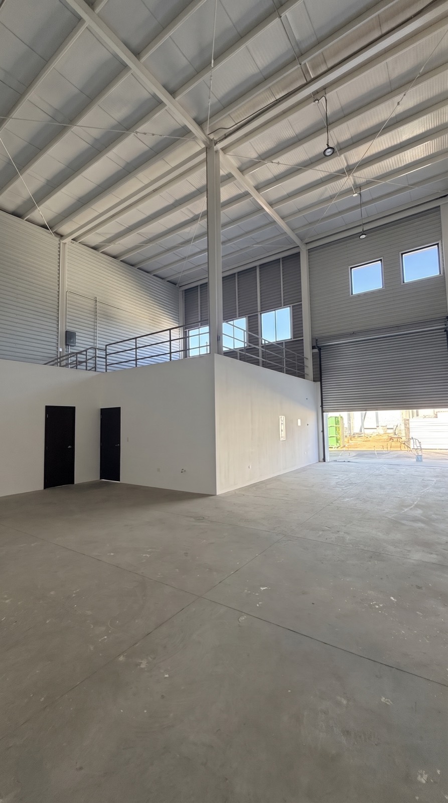 Bodega de la unidad 11 con cortina