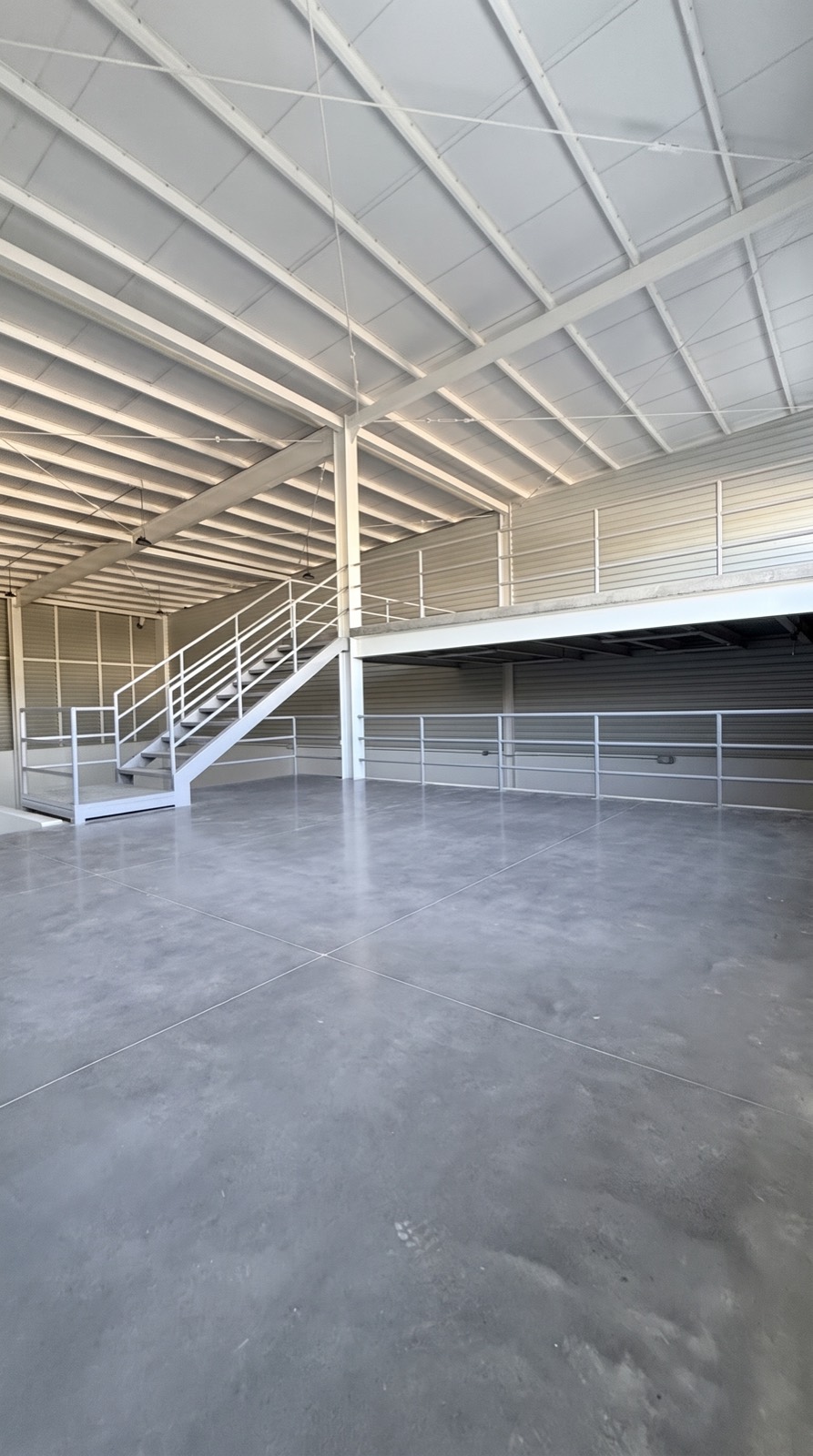 Mezzanine amplio
